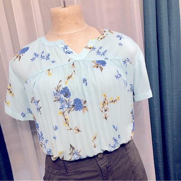 Spring floral blouse - Picture 2 of 4